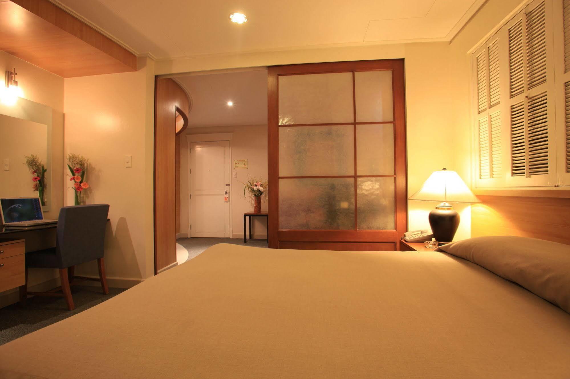Mabini Mansion Hotel & Residential Suites مانيلا المظهر الخارجي الصورة