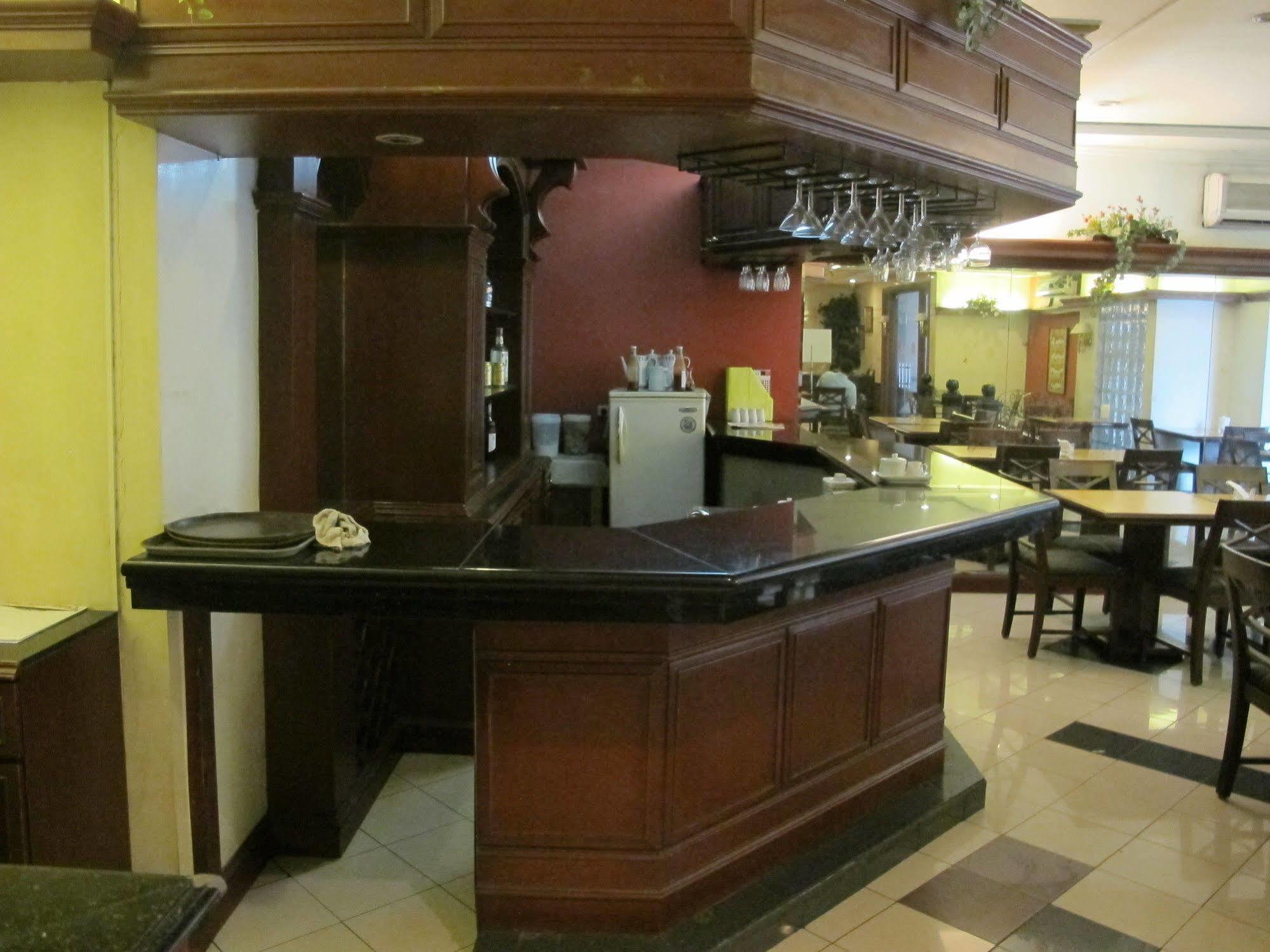 Mabini Mansion Hotel & Residential Suites مانيلا المظهر الخارجي الصورة